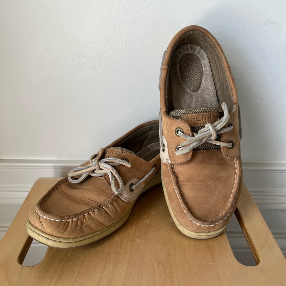 Brown Beige Sperry women’s boat shoes size 7W